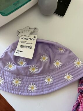 Nordstrom Lavender Daisy Embroidered Bucket Hat